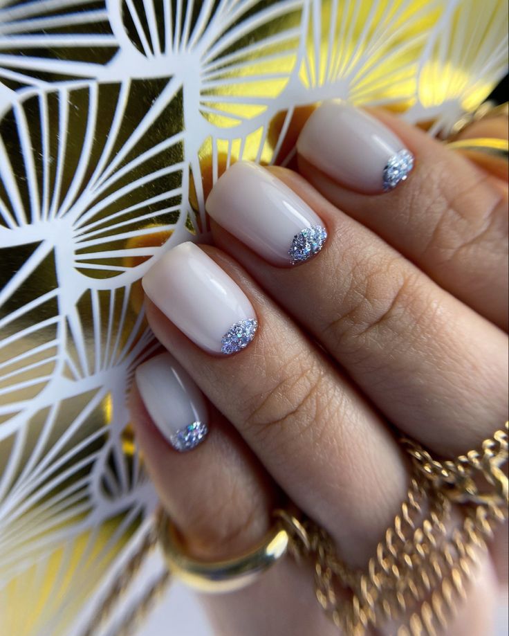 New Year Nails 2024 18 Ideas: Trendy Designs, Almond Shapes, and Sparkling Glitter