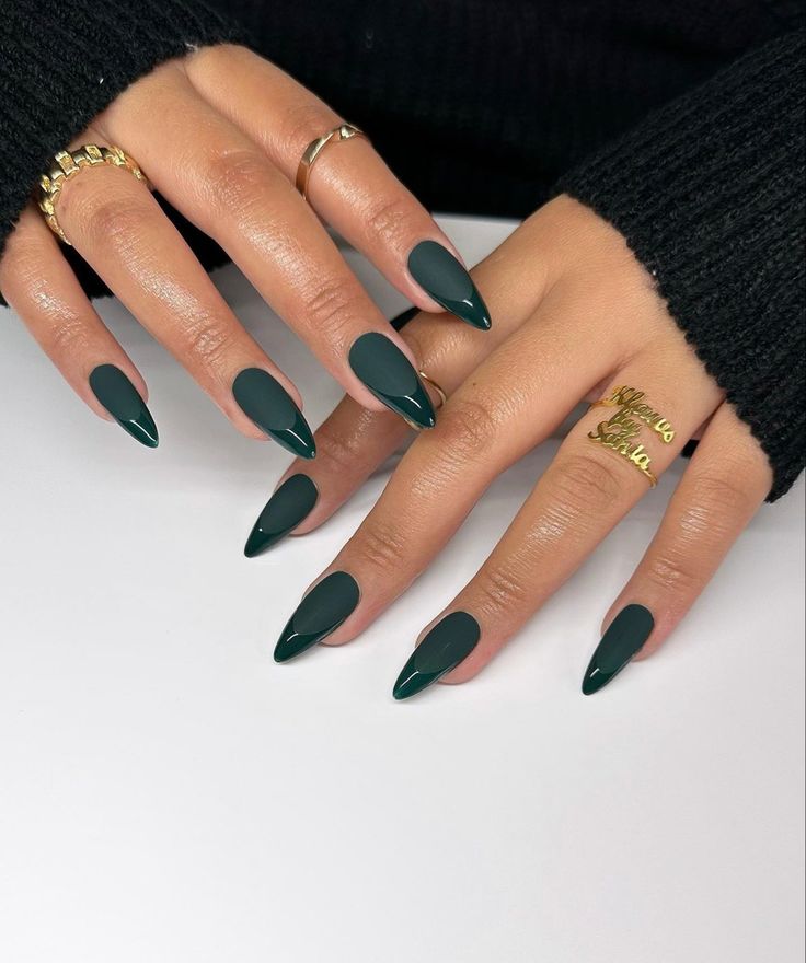 French Christmas Nails 2023 18 Ideas: Glam Up Your Holidays