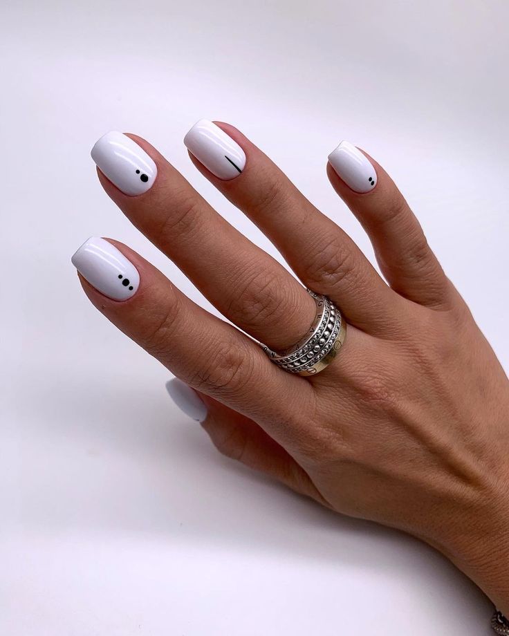 Short New Year's Nails White 2024 18 Ideas: Trendy Designs & Manicure Art