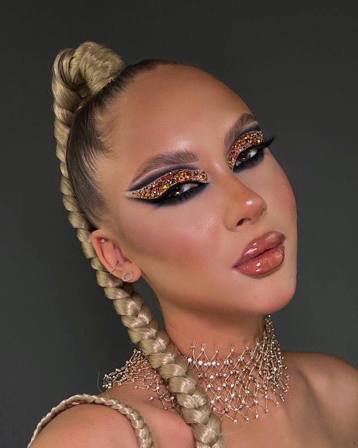 New Year's Eye Makeup 2024 18 Ideas: Glitter, Lunar, and Gemstone Glam