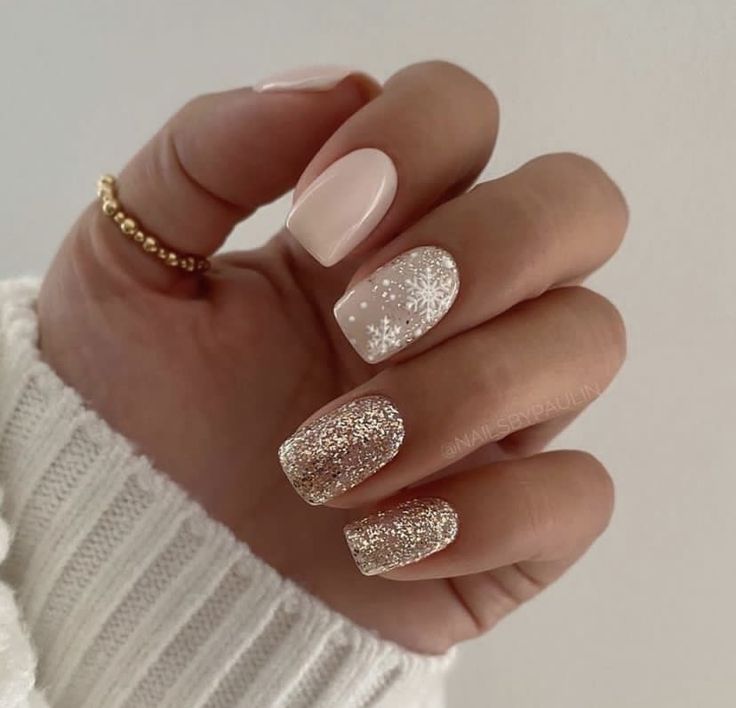 Short Christmas Nails 2023 16 Ideas: Festive and Trendy Nail Designs