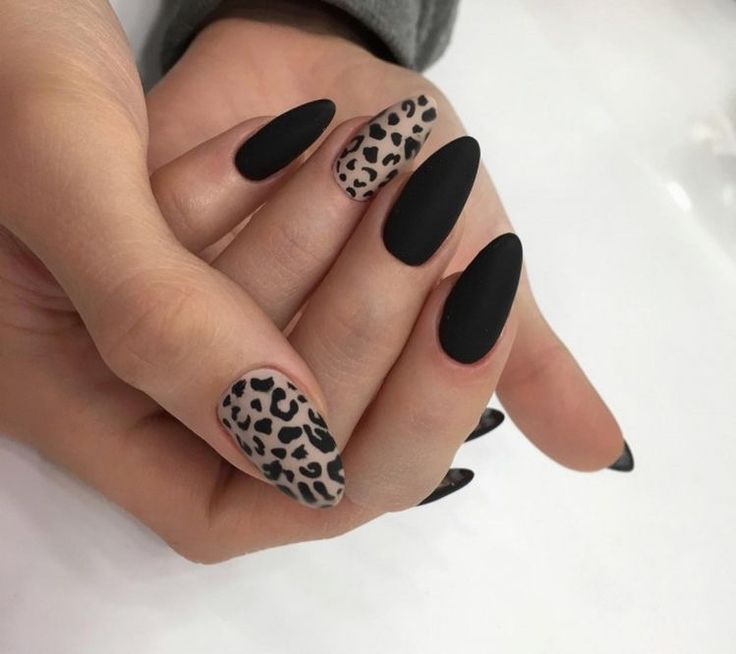 Short New Year's Nails: Black 2024 Designs & Trendy 16 Ideas