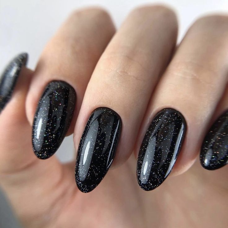 Black Christmas Nails 2023 22 nápadů: Rock Your Holiday Look!