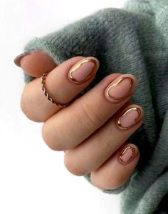 2024 Trend Classy Gold New Year S Nails Designs From Acrylic To Dip   Bez Nazvaniya 6 27 236x300 