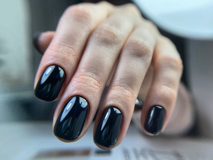 Black Christmas Nails 2023 22 nápadů: Rock Your Holiday Look!