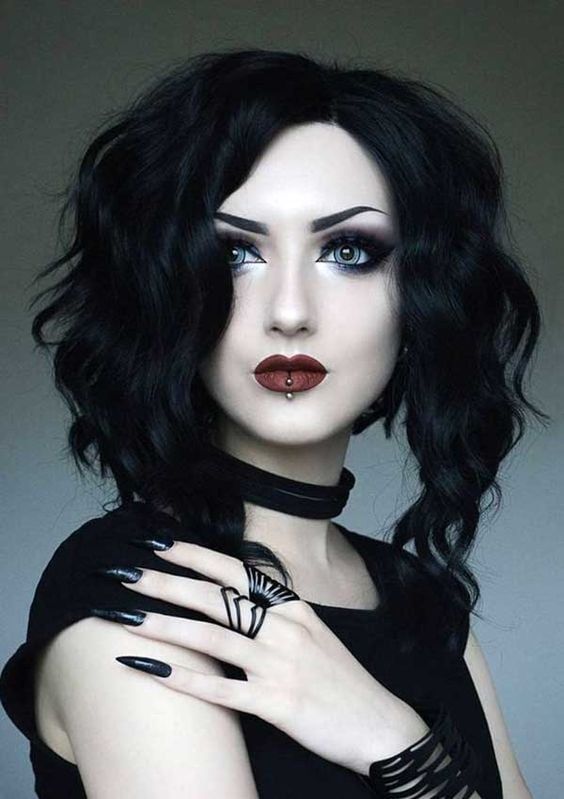 2024 Gothic Haircut 18 Ideas: Short, Long, Curly, and More