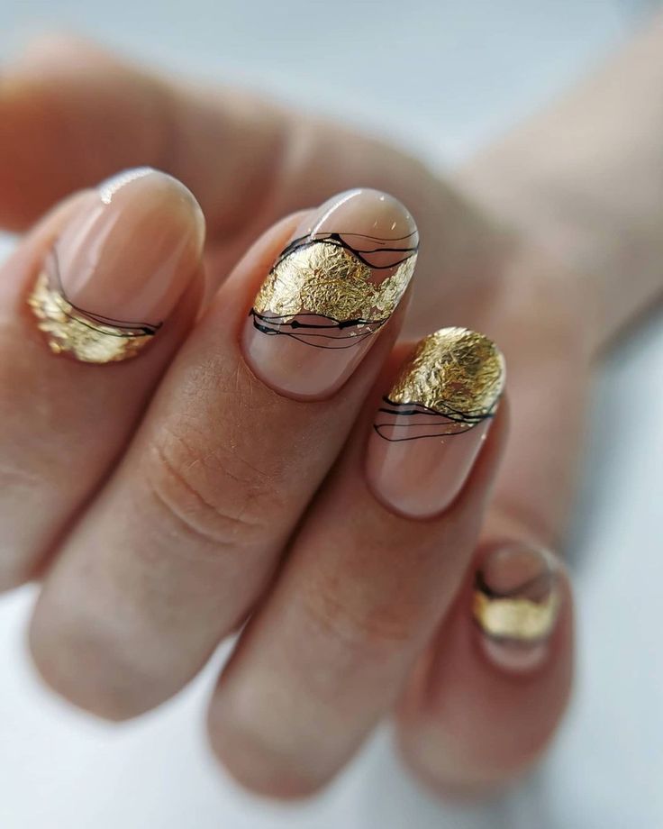 Nail the Winter Look: Glamorous Gold Nail 16 nápadů pro roky 2023–2024