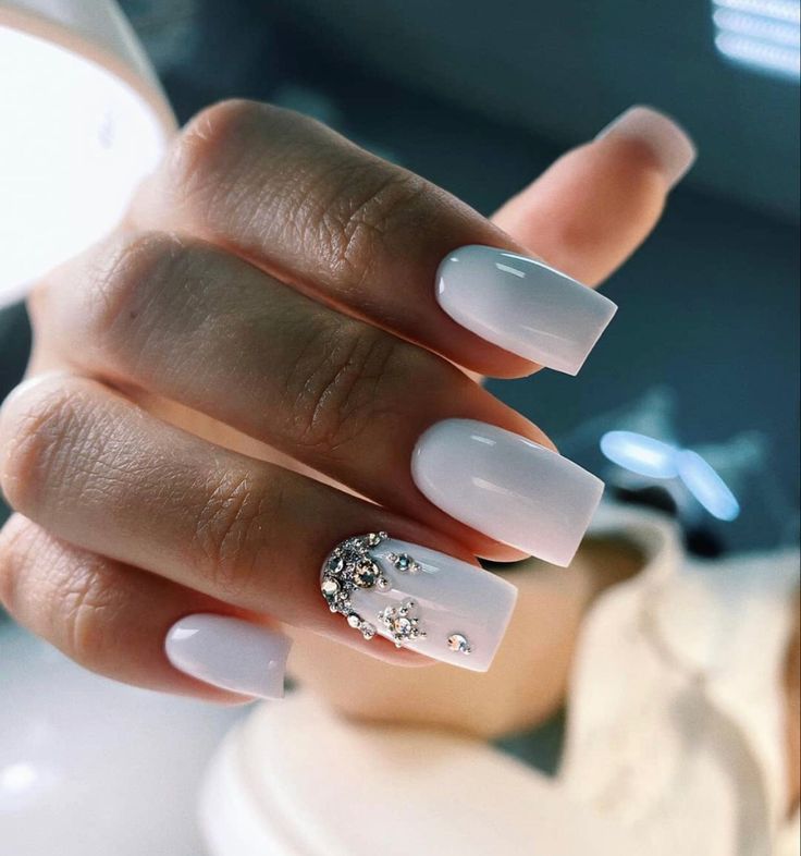 White Christmas Nails 2023 22 Ideas: The Ultimate Festive Nail Guide