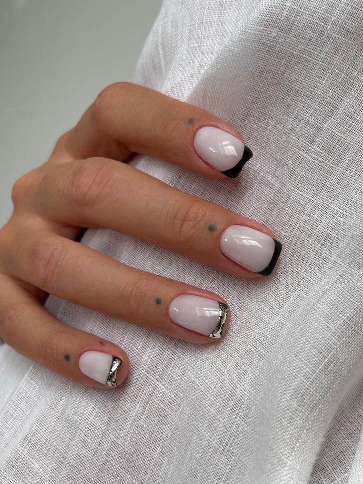 Short New Year's Nails: Black 2024 Designs & Trendy 16 Ideas