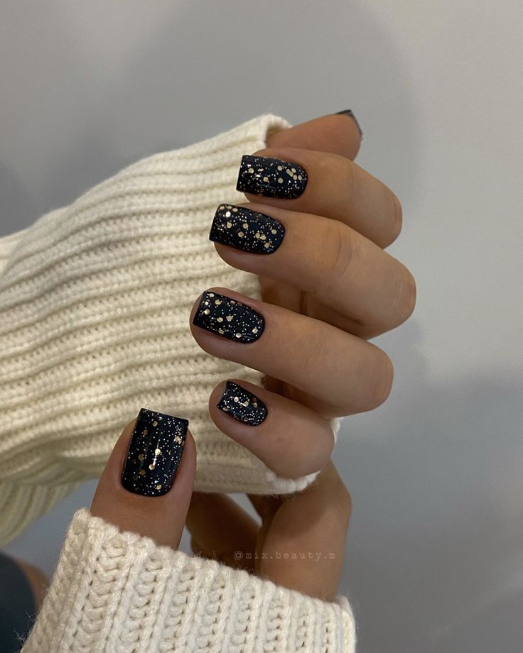 Short New Year's Nails: Black 2024 Designs & Trendy 16 Ideas