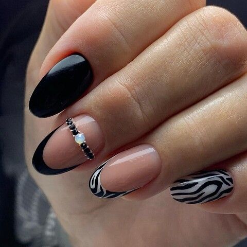 Short New Year's Nails: Black 2024 Designs & Trendy 16 Ideas