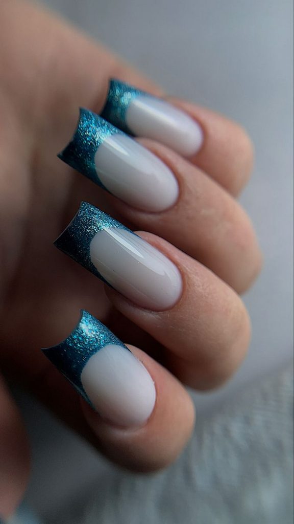 Simple Christmas Nails 2023 18 Ideas: Festive Trends & Winter Designs