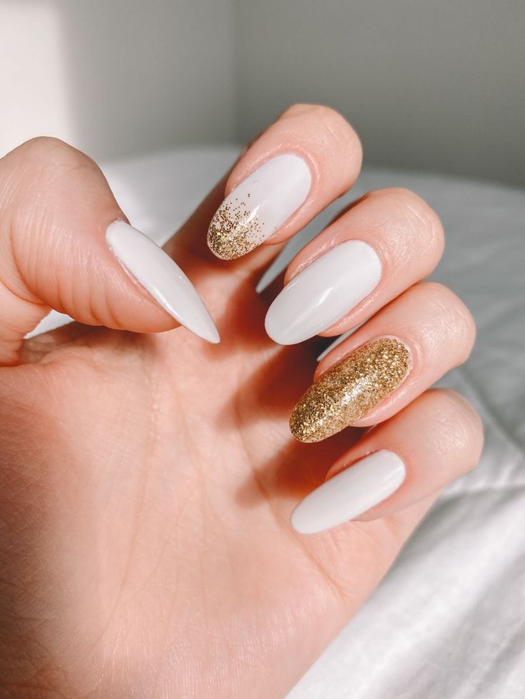 White Christmas Nails 2023 22 Ideas: The Ultimate Festive Nail Guide