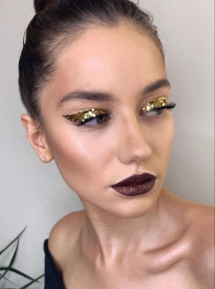 New Year's Eye Makeup 2024 18 Ideas: Glitter, Lunar, and Gemstone Glam