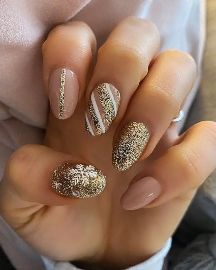 New Year Nails 2024 18 Ideas: Trendy Designs, Almond Shapes, and Sparkling Glitter