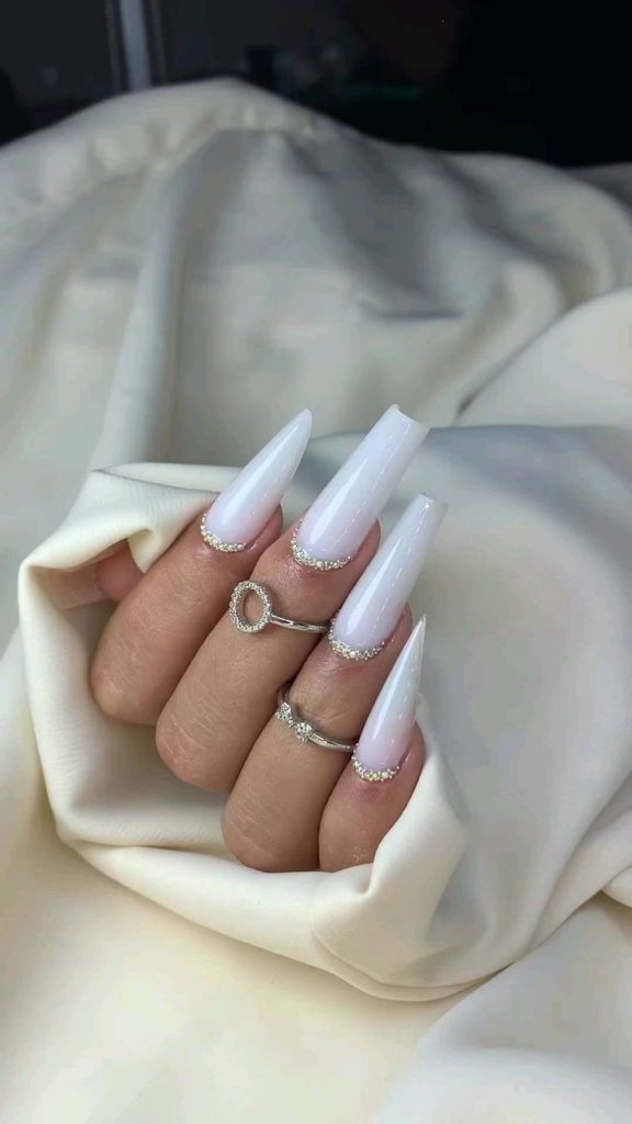 White Christmas Nails 2023 22 Ideas: The Ultimate Festive Nail Guide