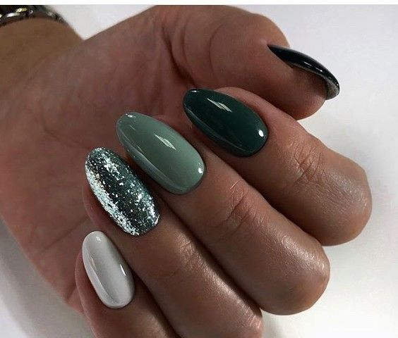 Round Christmas Nails 2023 20 Ideas