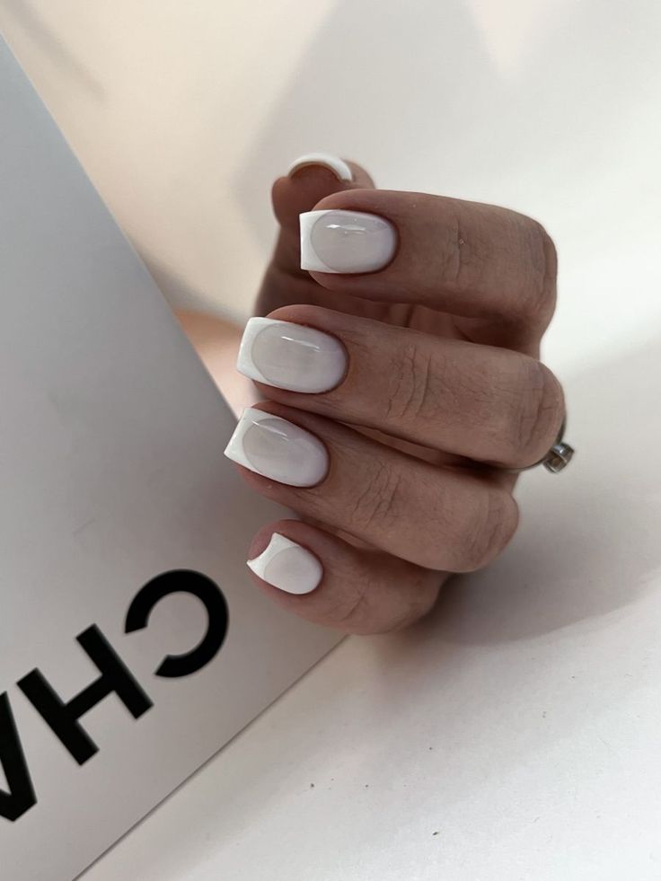 Short New Year's Nails White 2024 18 Ideas: Trendy Designs & Manicure Art