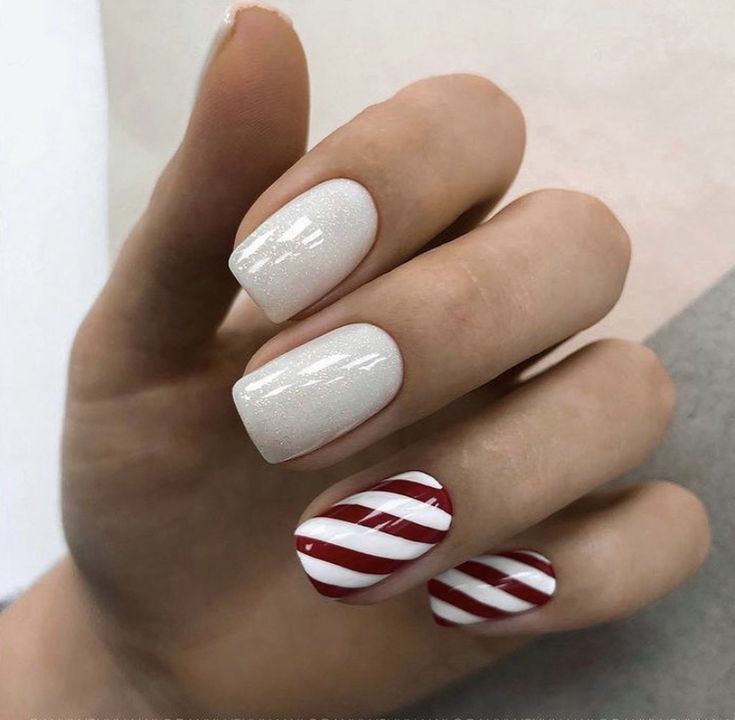 Short Christmas Nails 2023 16 Ideas: Festive and Trendy Nail Designs