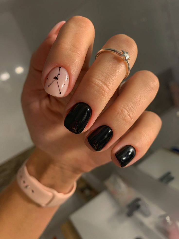 Short New Year's Nails: Black 2024 Designs & Trendy 16 Ideas