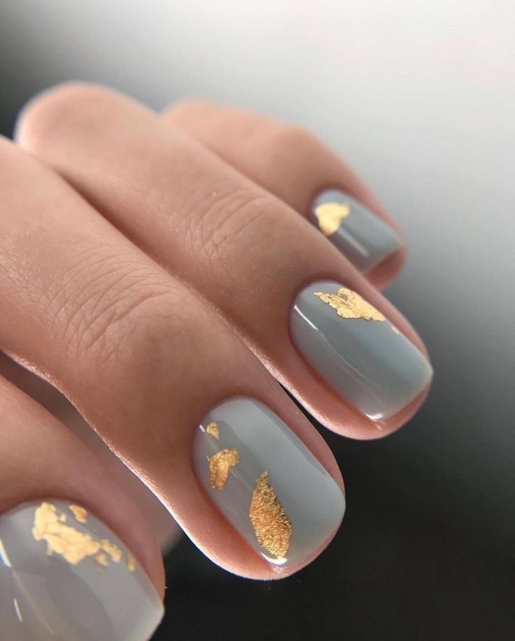 Short Gold Nail Designs for 2024 21 Ideas: NYE and Christmas New Trendsetters