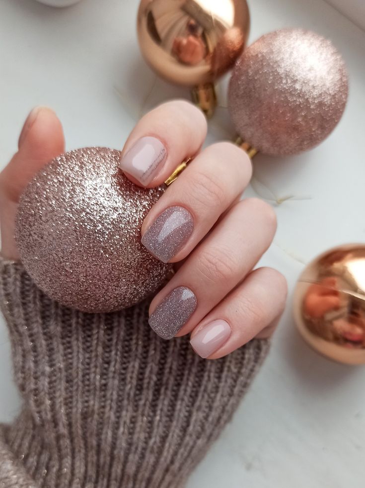 New Year Nails 2024 18 Ideas: Trendy Designs, Almond Shapes, and Sparkling Glitter