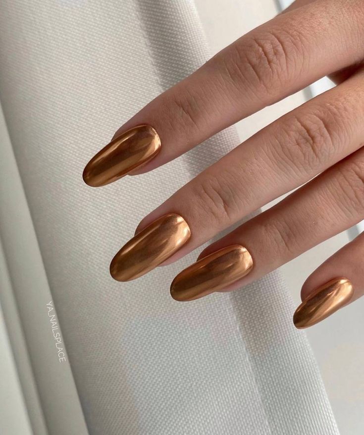 Nail the Winter Look: Glamorous Gold Nail 16 Ideas for 2023-2024