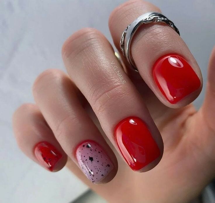 New Year Nails 2024 18 Ideas: Trendy Designs, Almond Shapes, and Sparkling Glitter