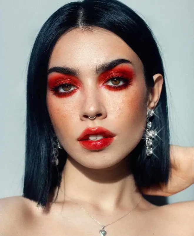 New Year's Makeup Red 2024 16 Ideas: Lips, Eyes & Hair Trends