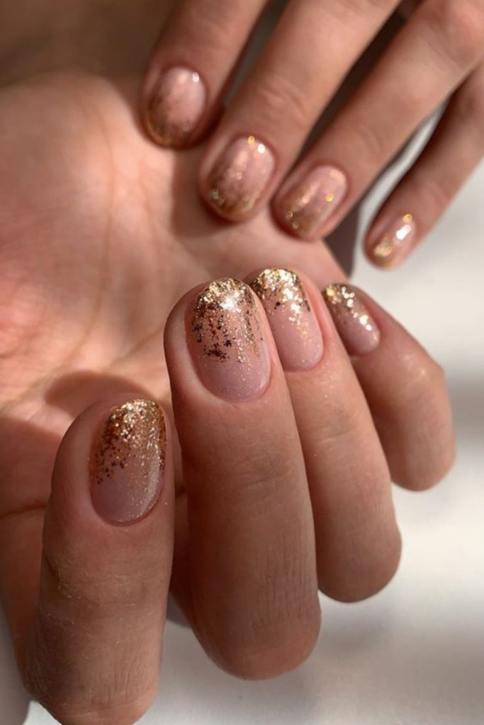 Short Gold Nail Designs for 2024 21 Ideas: NYE and Christmas New Trendsetters