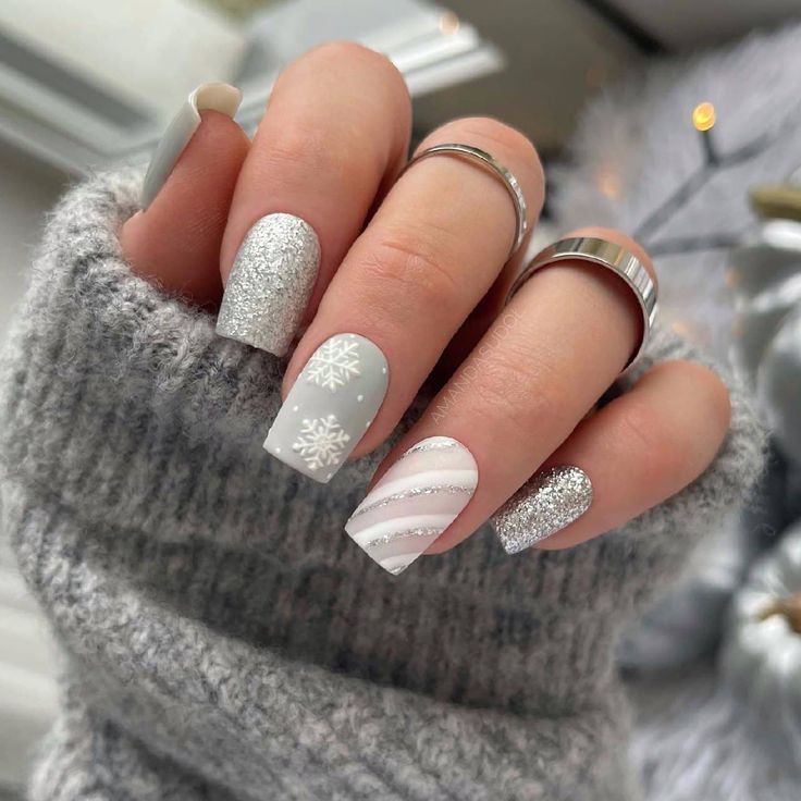 Short Christmas Nails 2023 16 Ideas: Festive and Trendy Nail Designs