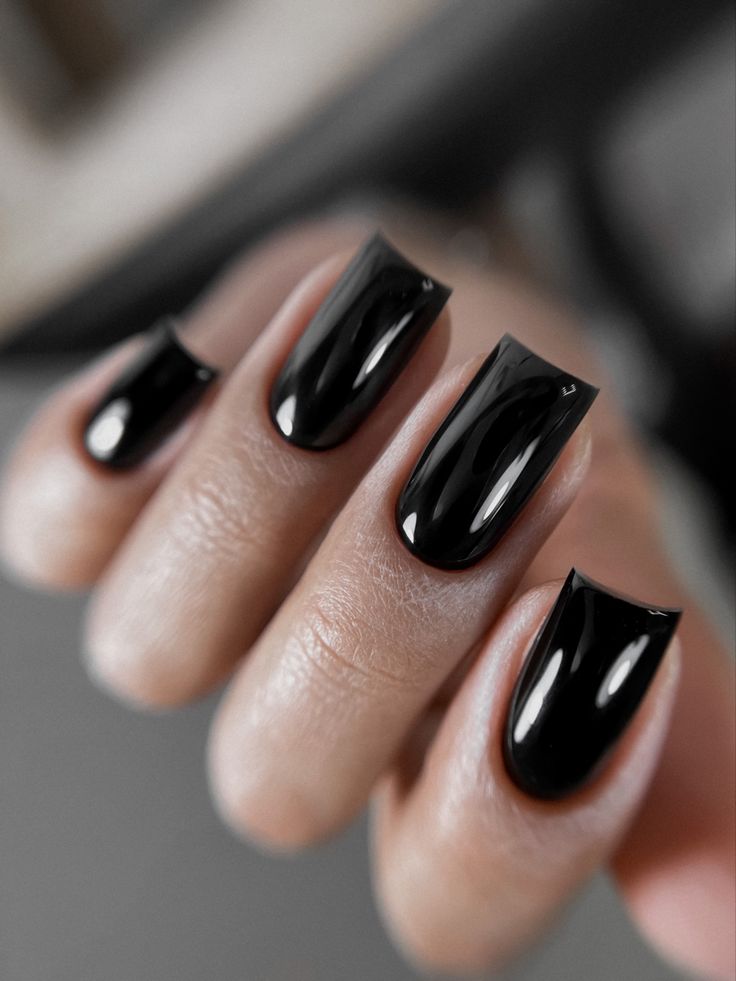 Black Christmas Nails 2023 22 nápadů: Rock Your Holiday Look!