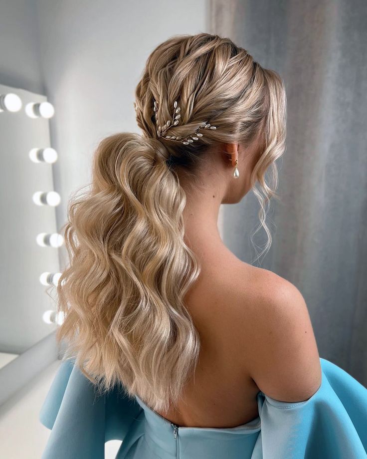 Christmas Hairstyles for Long Hair 2023 18 Ideas