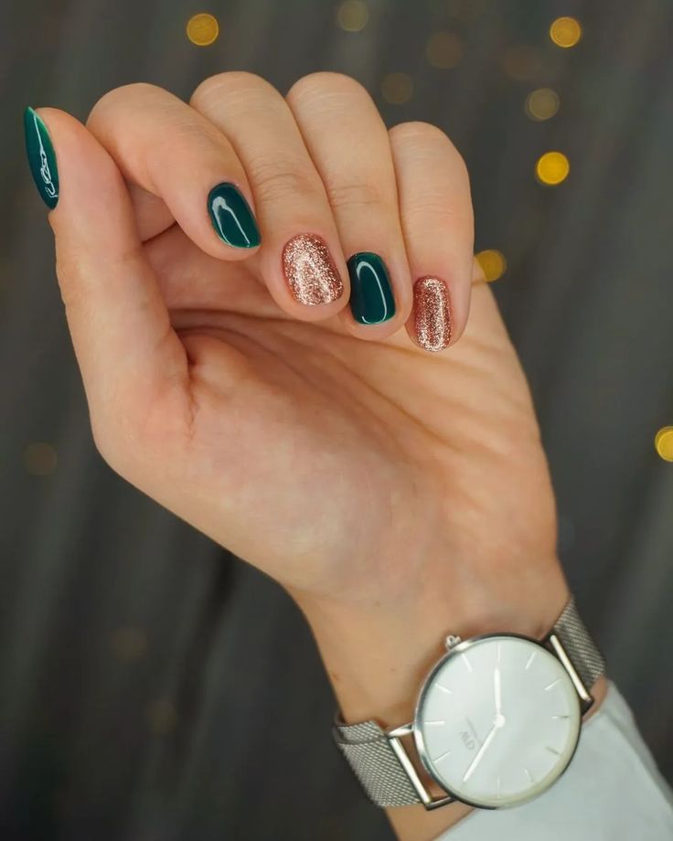 New Year Nails 2024 18 Ideas: Trendy Designs, Almond Shapes, and Sparkling Glitter