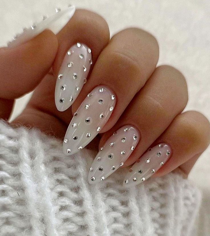 2024's Top Nail Rhinestone Designs 15 Ideas