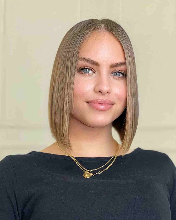 2024's Chic Middle Part Haircuts Guide 16 Ideas