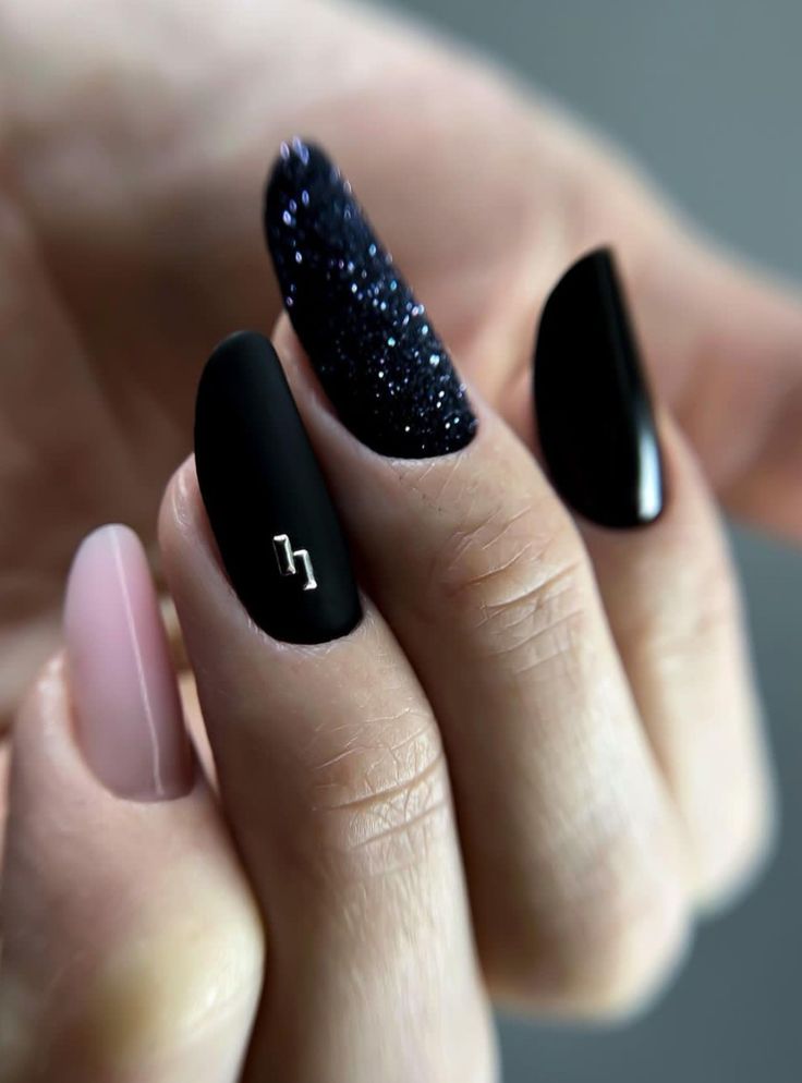 Explore the Best Oval Nail Designs for 2024