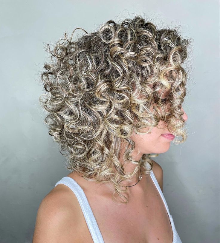 Discover Short Curly Haircuts 2024 Round Face Medium Texture Korean   Long Bob Curly Hair 