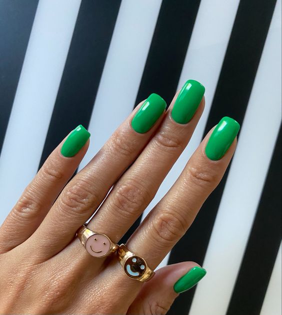 Spring 2024's Fresh Green Nail Trends 16 Ideas