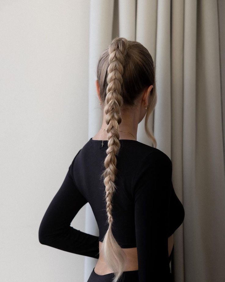 Embracing the Charm of February Hairstyles in 2024 15 Ideas: A Guide for the Contemporary Woman