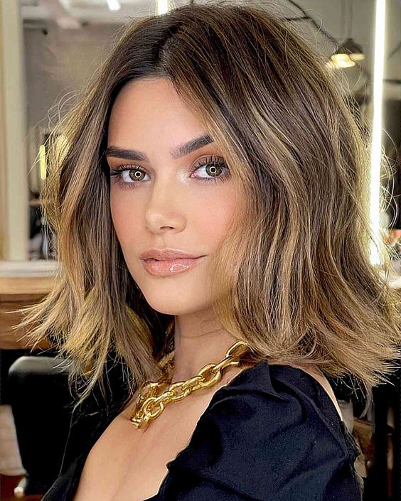 Top Shoulder-Length Hair Colors For Spring 2024: Trendy Medium Styles