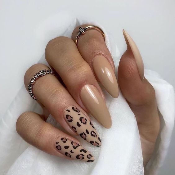 Spring 2024's Chic Oval Nail Trends 15 Ideas