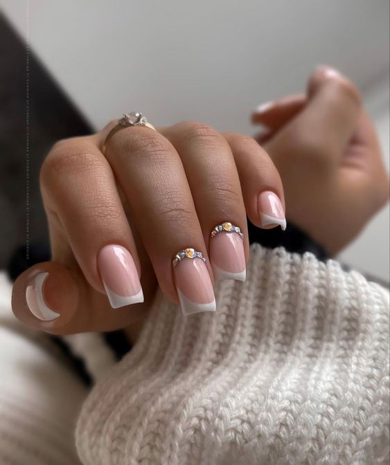 Elevating Your Spring Look with Rhinestone Nails: A Dazzling Trend for 2024 15 Ideas