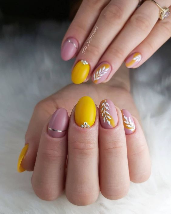 Embrace the Radiance: Spring Nails Yellow 2024 15 Ideas