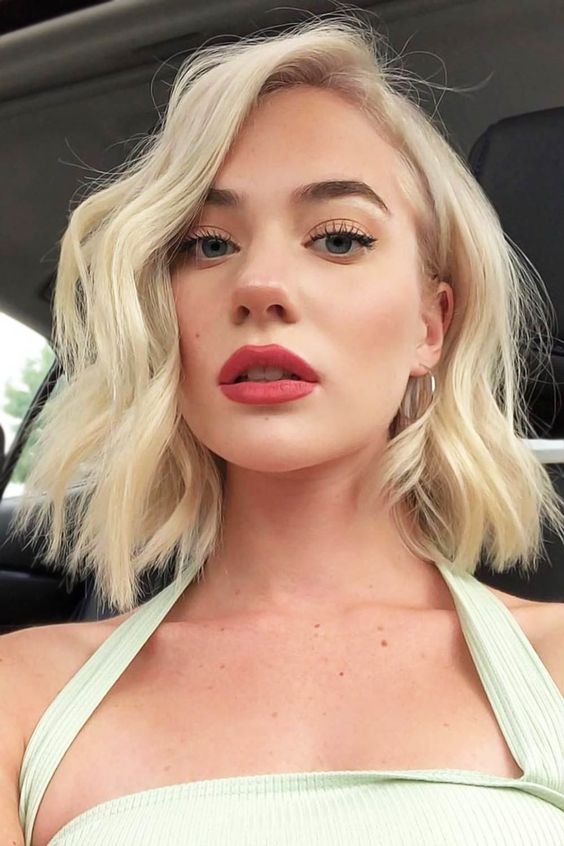 Spring into Style: The Chicest Short Haircuts for 2024 17 Ideas