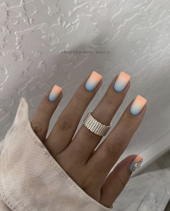 Intriguing Nails for Summery Days: Short and Chic 25 Ideas