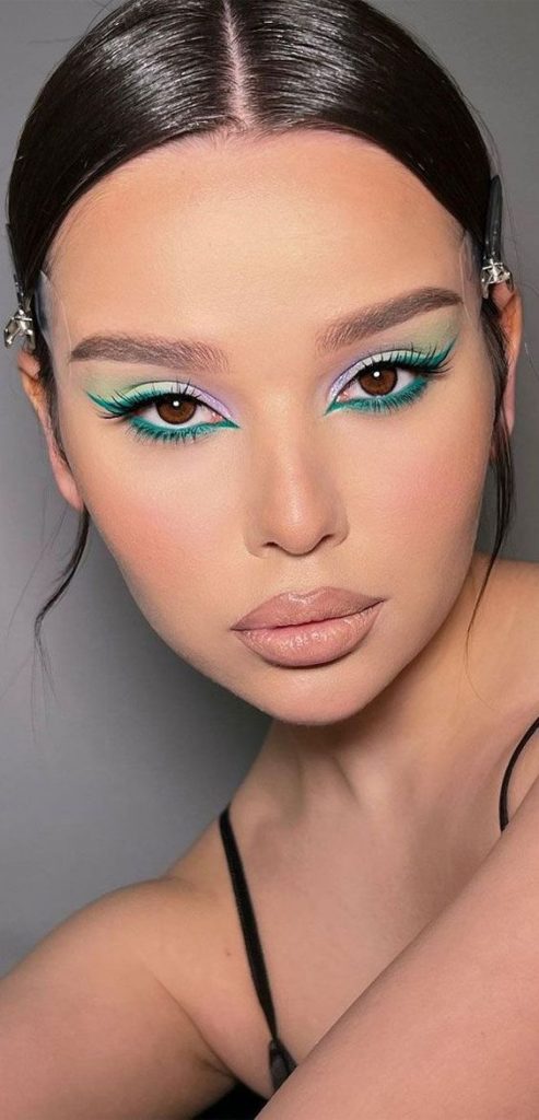 Unveiling This Season's Must-Try Summer Makeup Looks 26 Ideas