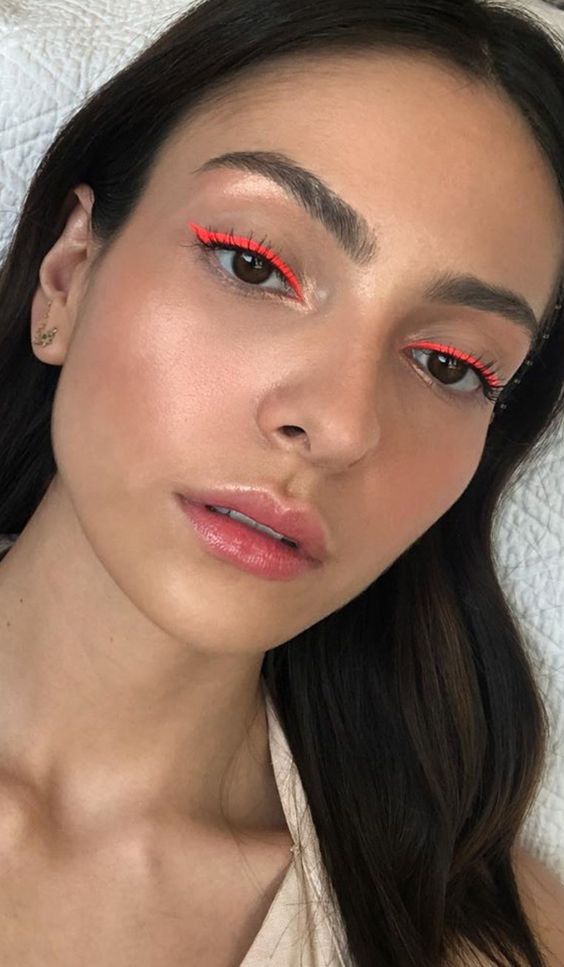 Unveiling This Season's Must-Try Summer Makeup Looks 26 Ideas