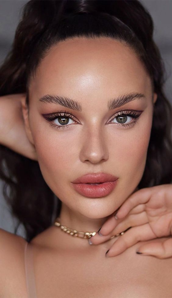 Unveiling This Season's Must-Try Summer Makeup Looks 26 Ideas
