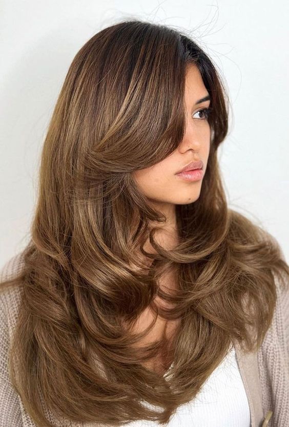 Chic and Versatile: Medium Length Fall Hairstyles to Refresh Your Look 25 Ideas